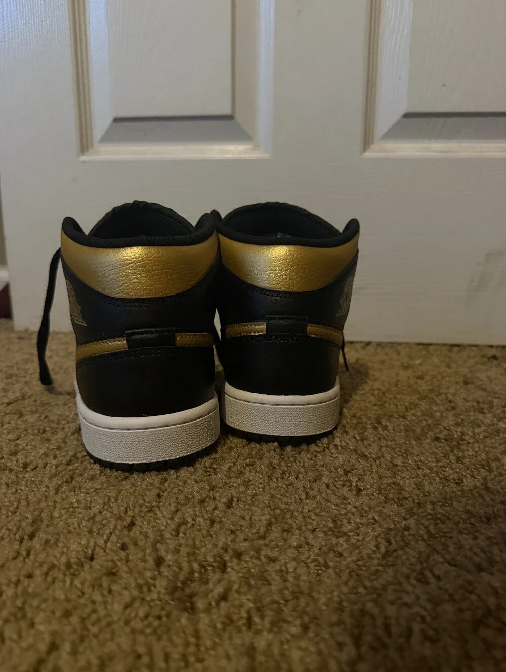 New Nike Air Jordan 1 Mid Size 9 Men Style DQ8426-071 Black White Mettalic Gold